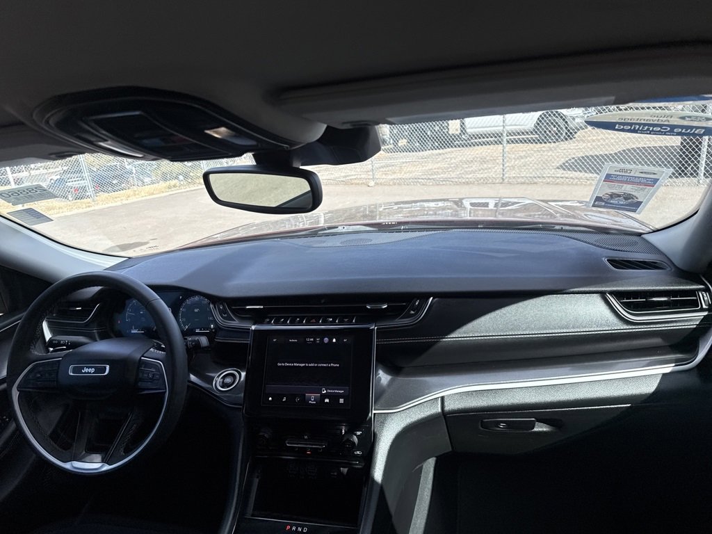 Used 2023 Jeep Grand Cherokee L Laredo image 29