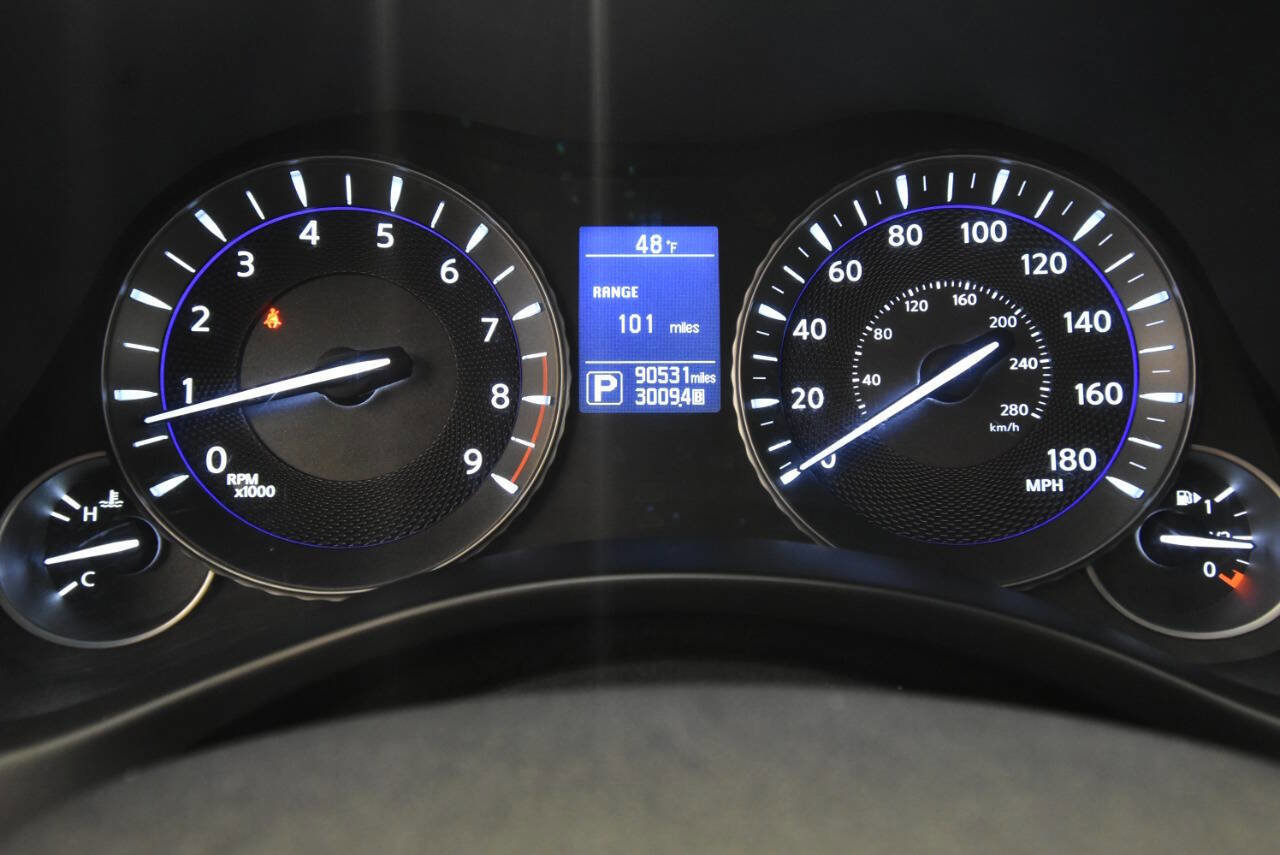 Used 2016 INFINITI Q70 L 3.7 w/ Technology Package image 34