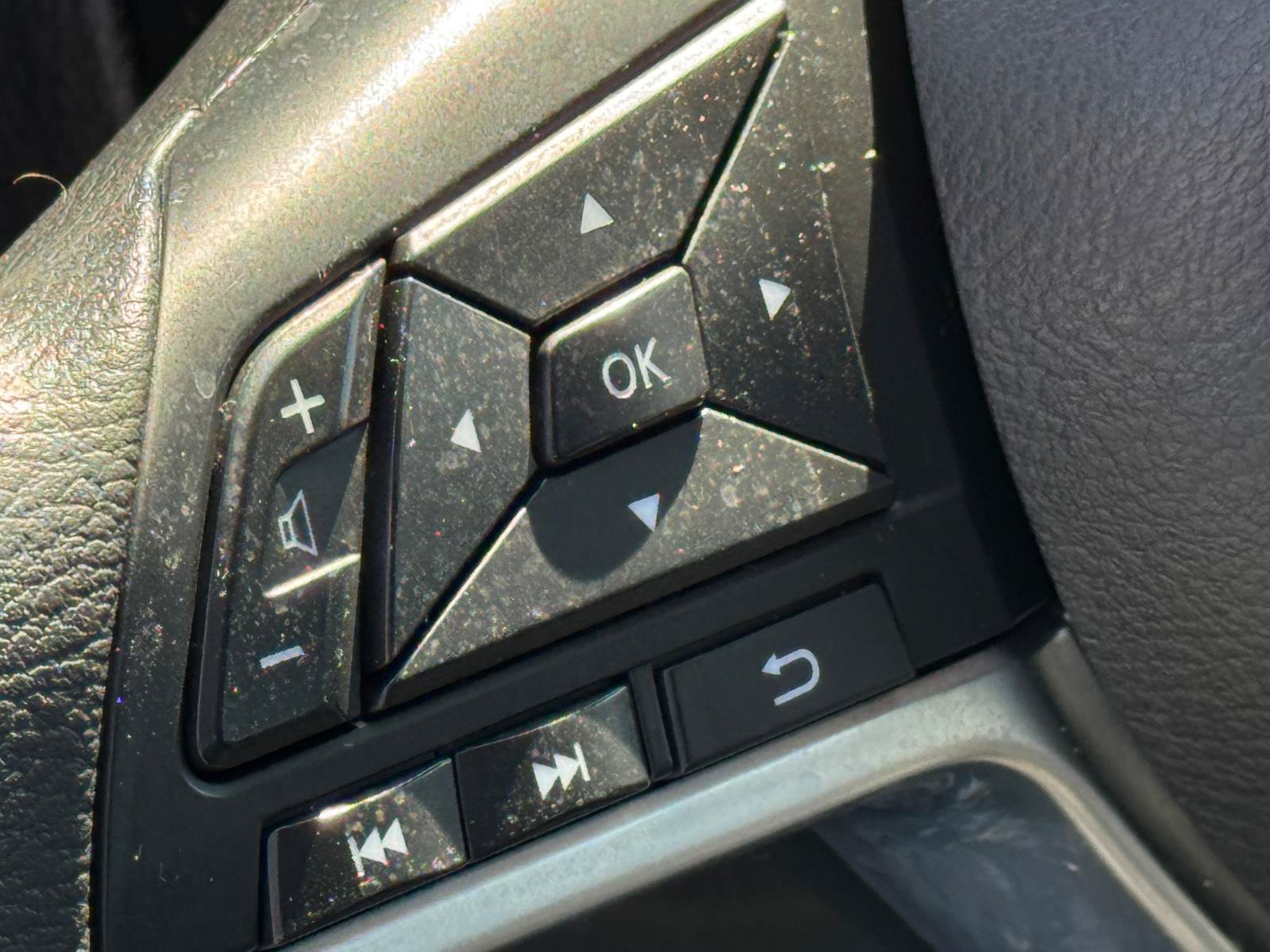 Used 2017 Nissan Rogue S AWD/4WD image 13