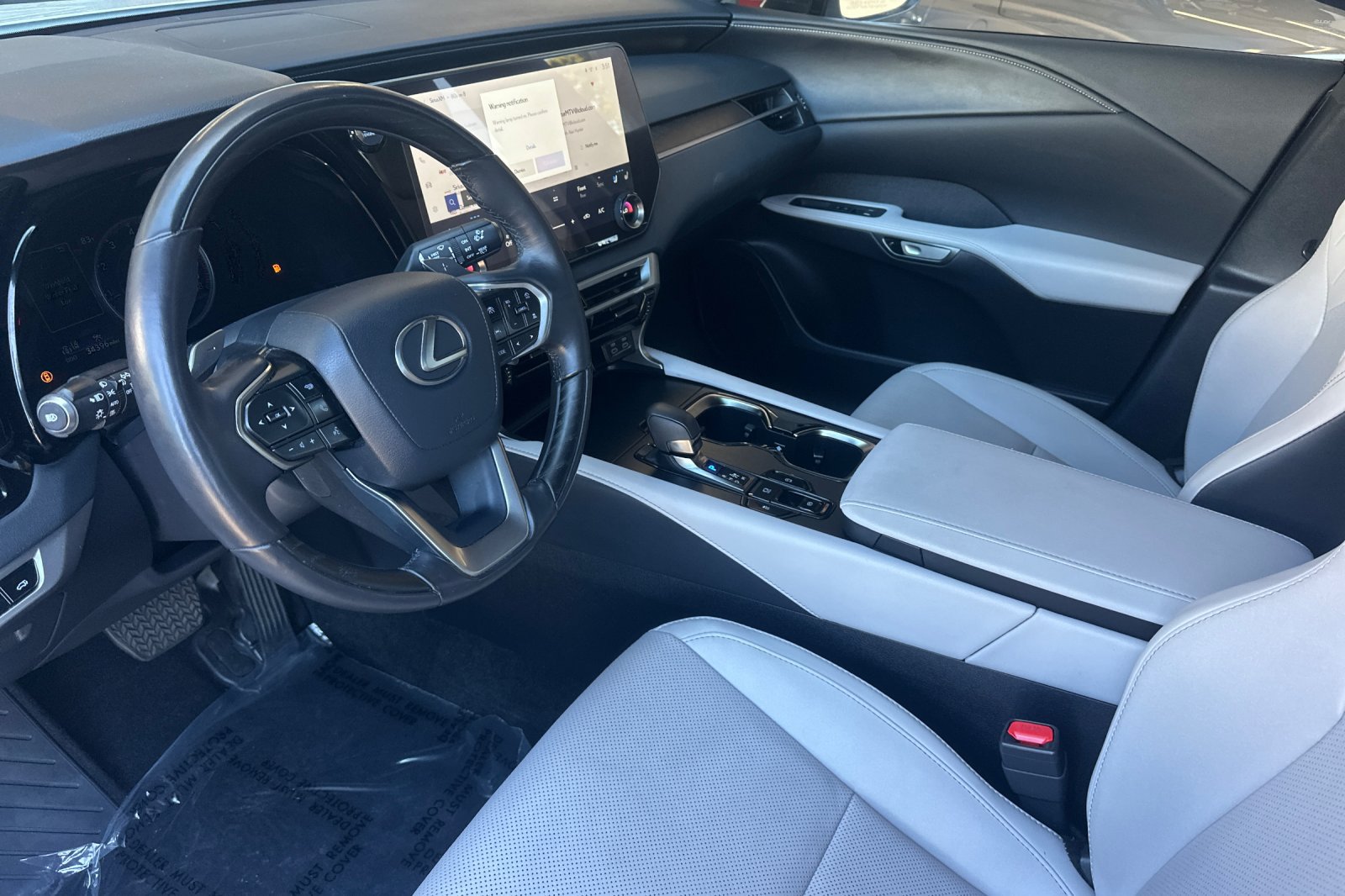 Used 2024 Lexus RX 350 Premium w/ Accessory Package (Z1) FWD image 4