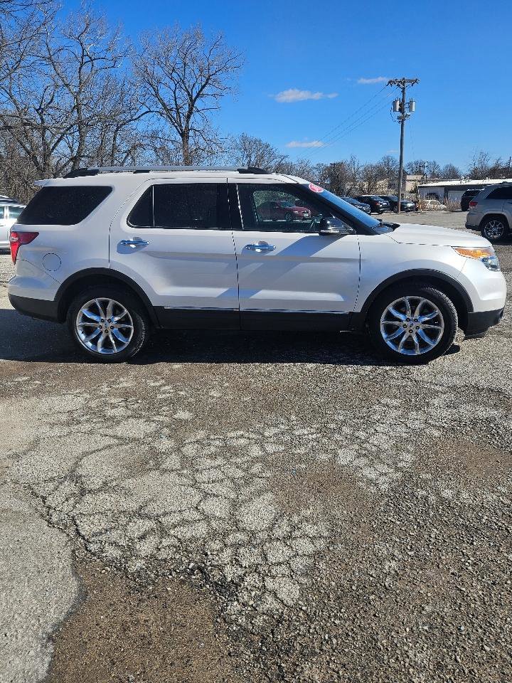 Used 2015 Ford Explorer XLT w/ Equipment Group 202A image 4
