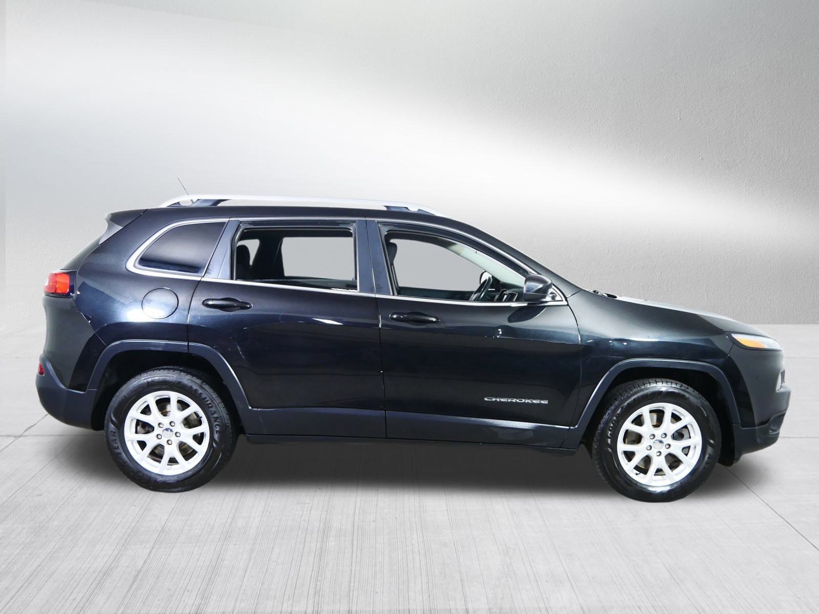 Used 2015 Jeep Cherokee Latitude w/ Comfort/Convenience Group image 8