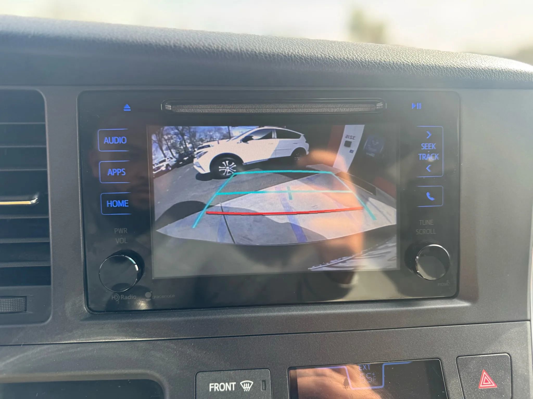 Used 2015 Toyota Sienna LE image 18