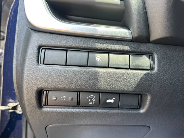 Used 2025 Nissan Rogue SV FWD image 18