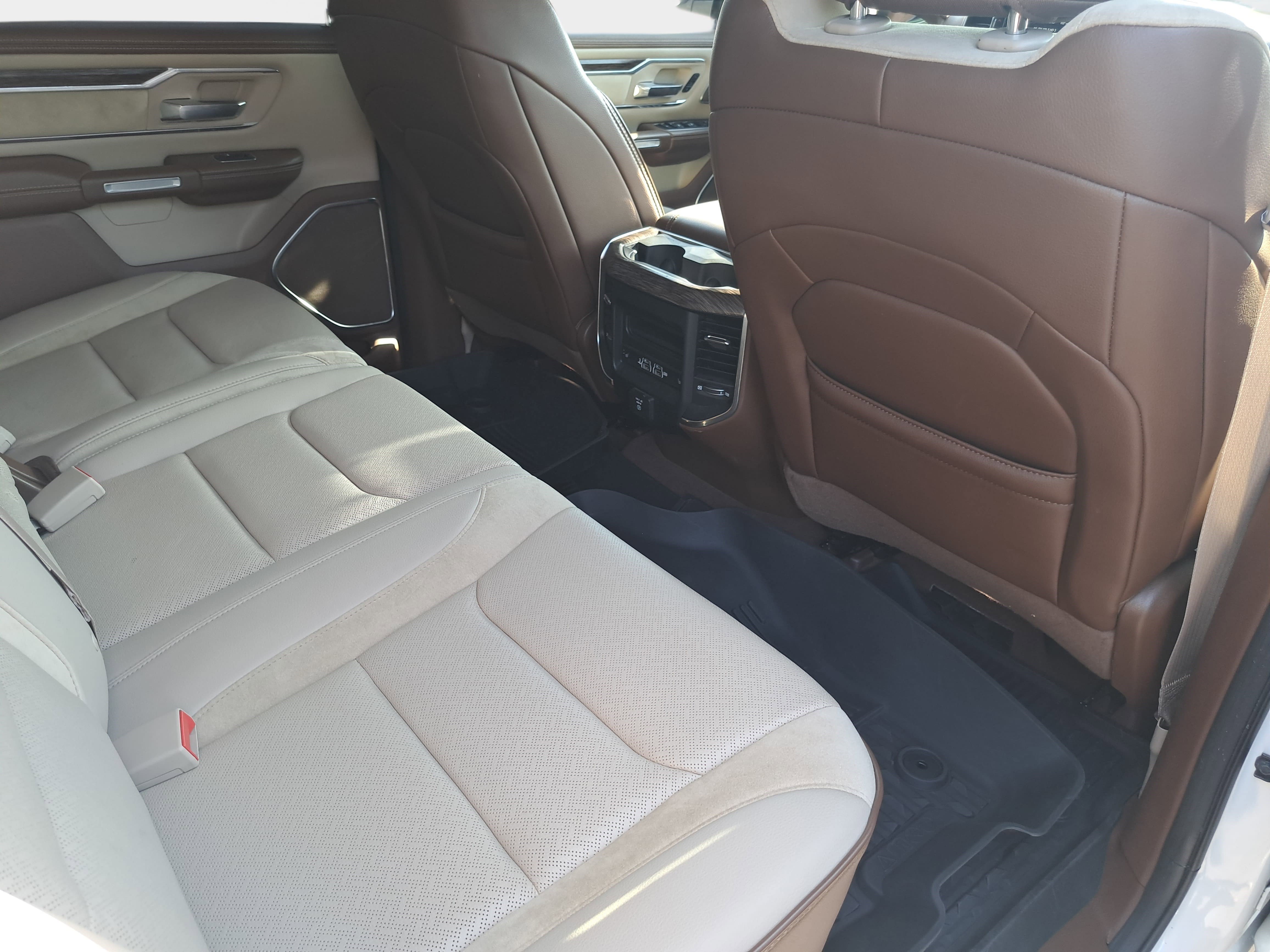 Used 2019 RAM 1500 Laramie AWD/4WD image 11