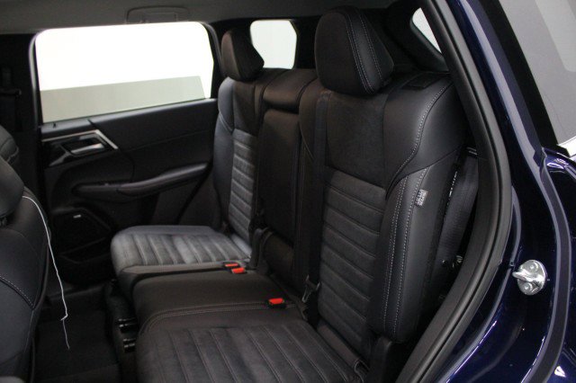 New 2026 Mitsubishi Outlander SE image 25