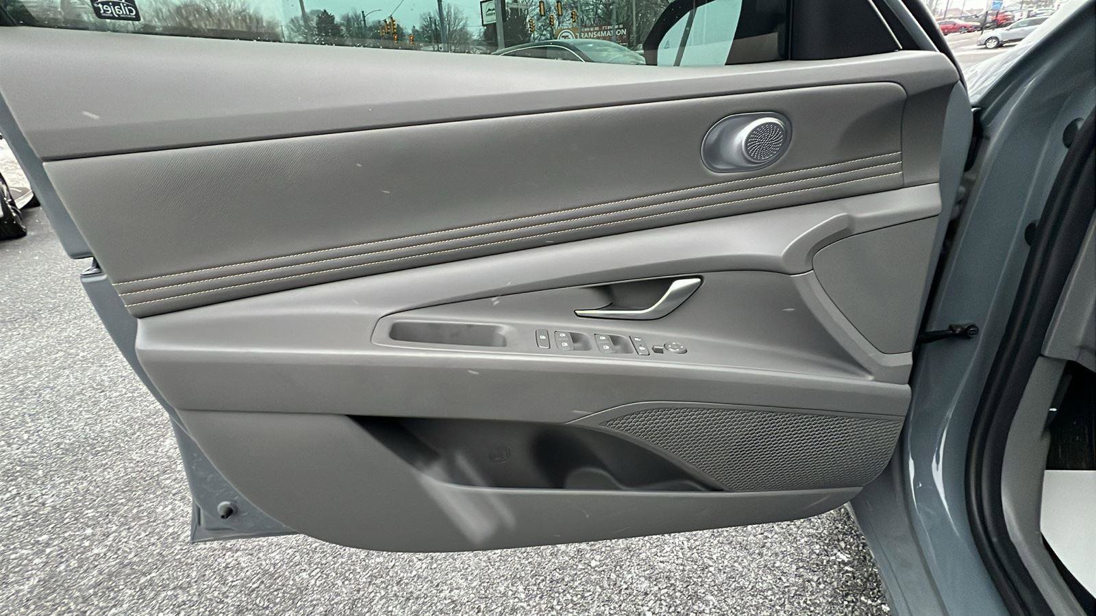 Used 2021 Hyundai Elantra SEL w/ Convenience Package image 20