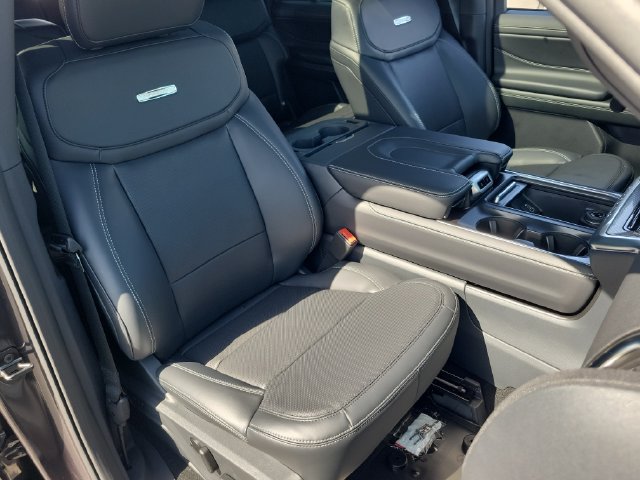 New 2027 Ford Expedition Platinum w/ Stealth Performance Package AWD/4WD image 18