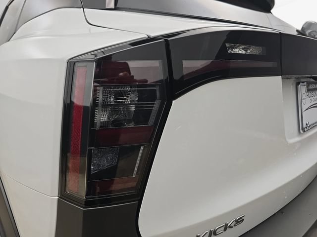 Used 2026 Nissan Kicks SV FWD image 34