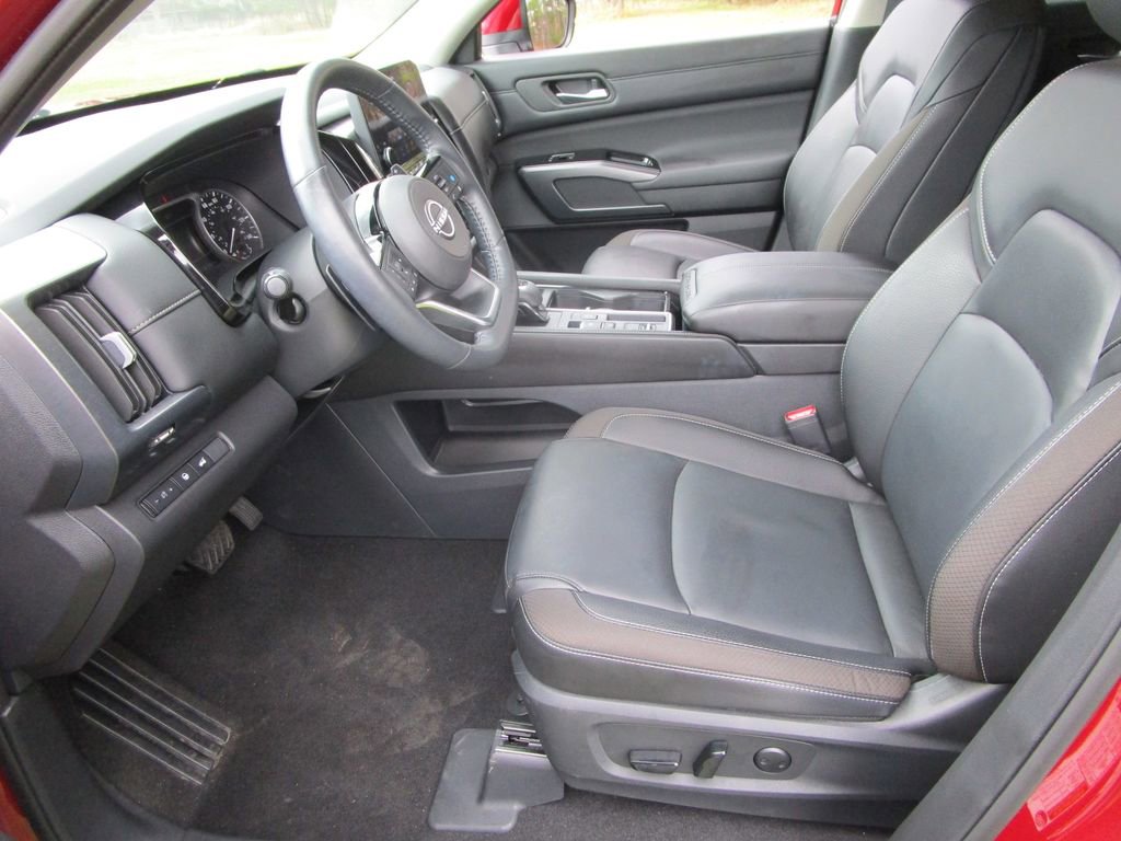 Used 2024 Nissan Pathfinder SL image 22
