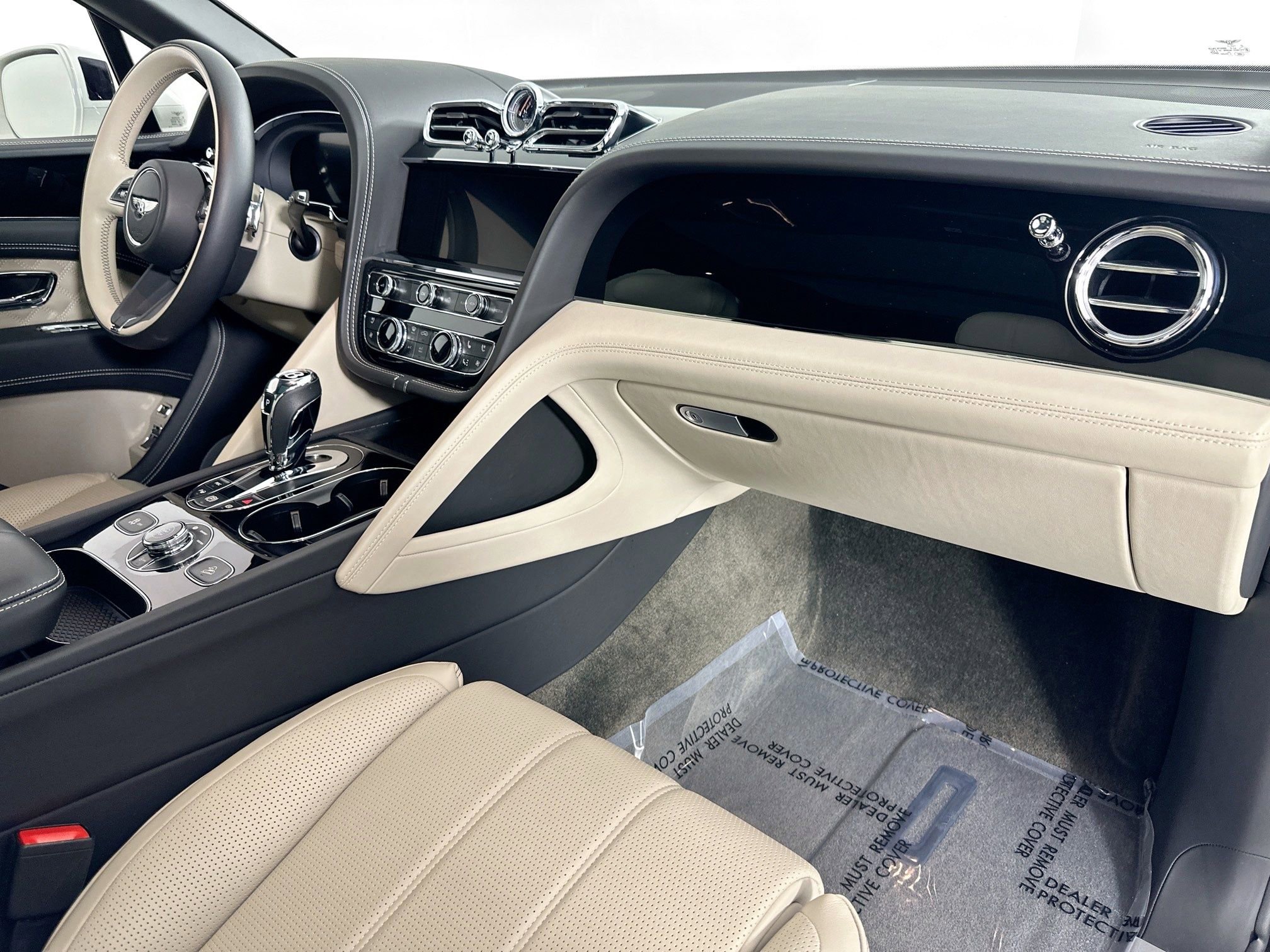 Certified 2022 Bentley Bentayga AWD/4WD image 2