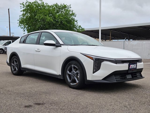 Used 2025 Kia K4 LXS image 3