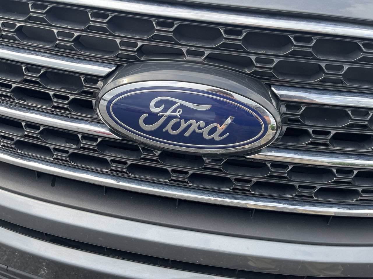 Used 2024 Ford Explorer XLT w/ Equipment Group 202A AWD/4WD image 29