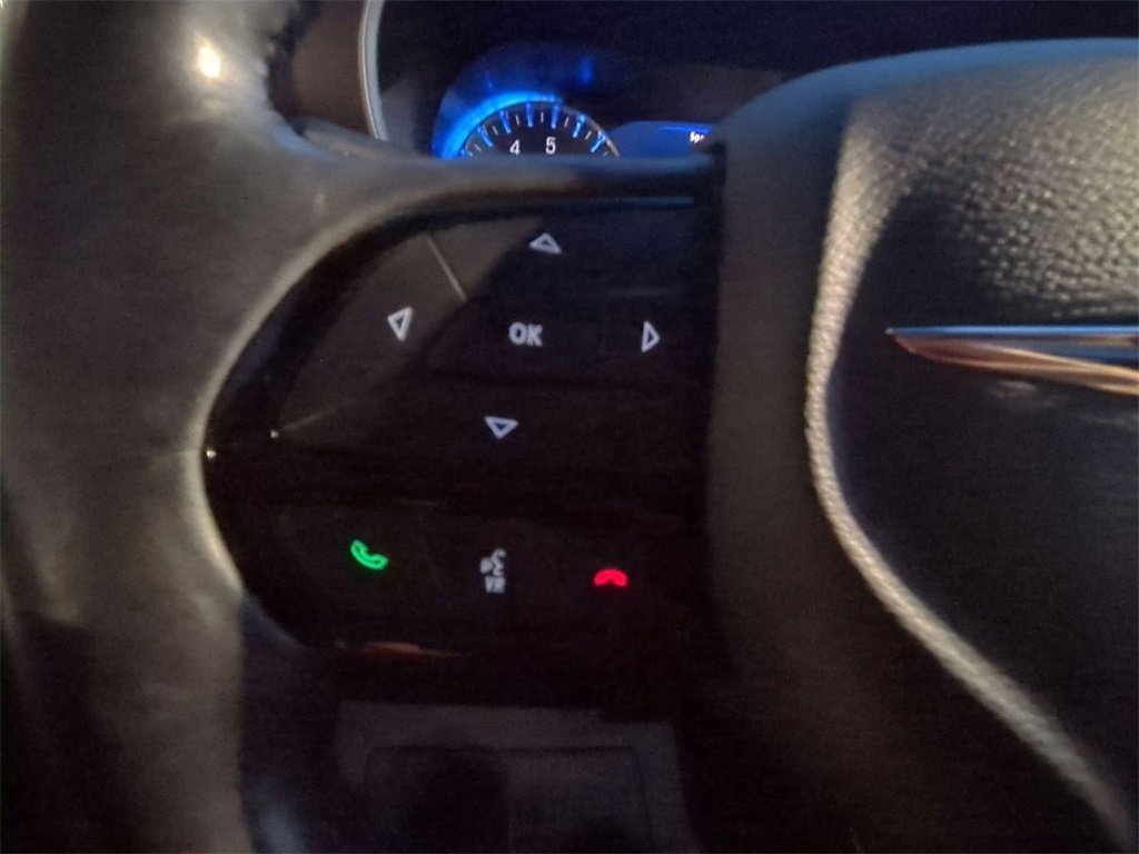 Used 2020 Chrysler Pacifica Touring-L image 24