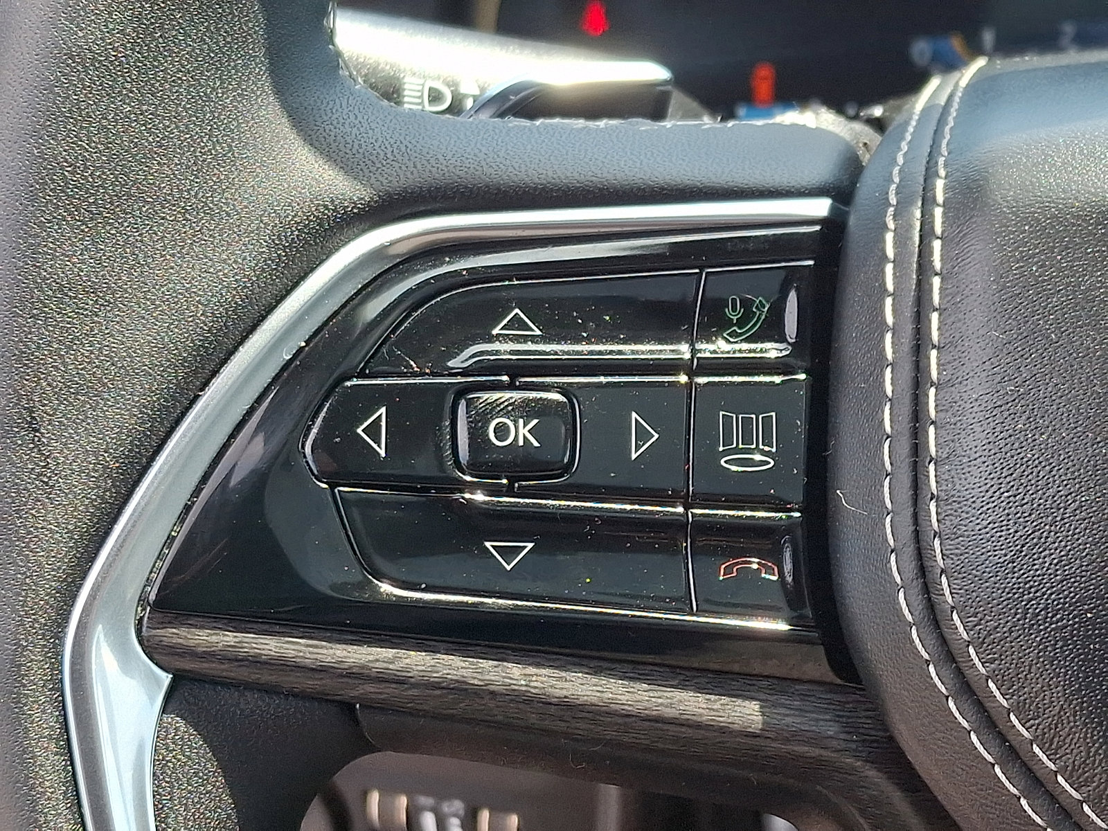 Used 2023 Jeep Grand Cherokee L Overland AWD/4WD image 23