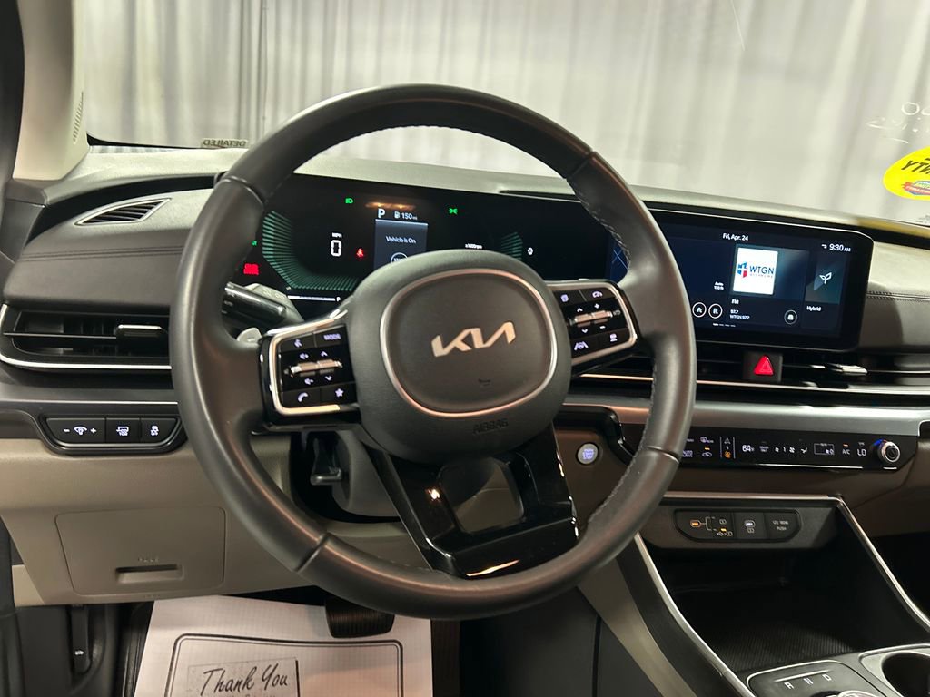 Used 2025 Kia Carnival LXS FWD image 13