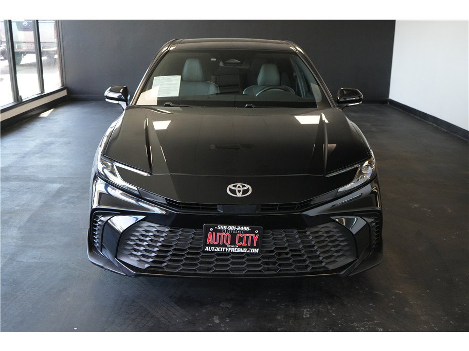 Used 2025 Toyota Camry SE FWD image 2