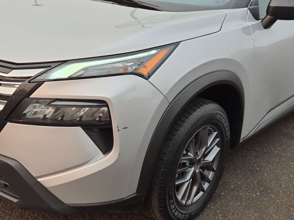 Used 2024 Nissan Rogue S AWD/4WD image 7