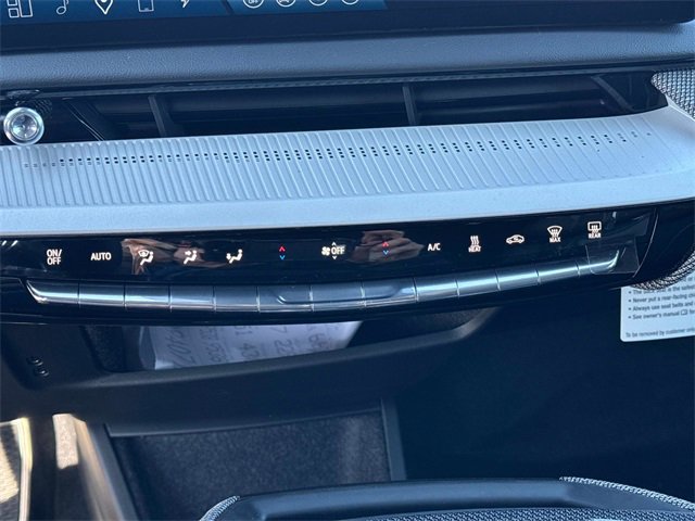 New 2026 Cadillac Optiq Luxury 2 image 22