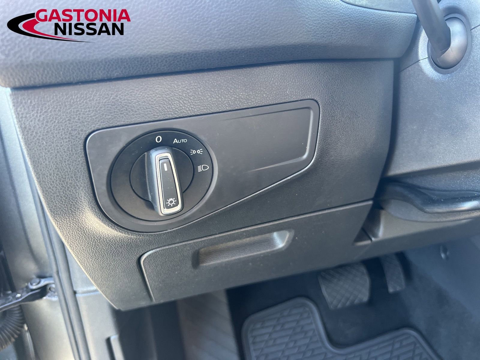 Used 2023 Volkswagen Tiguan SE image 36