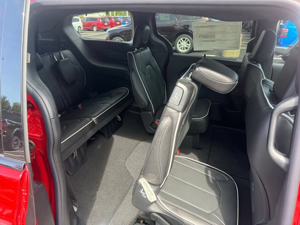 New 2027 Chrysler Pacifica Limited AWD/4WD image 52