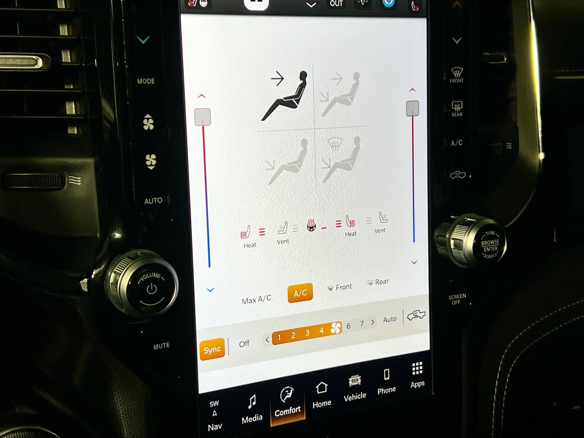 Used 2024 RAM 1500 Limited w/ Body Color Bumper Group image 27