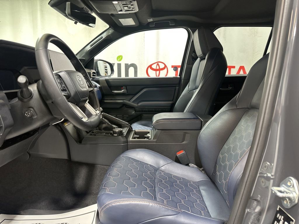 Used 2025 Toyota 4Runner 4WD image 22