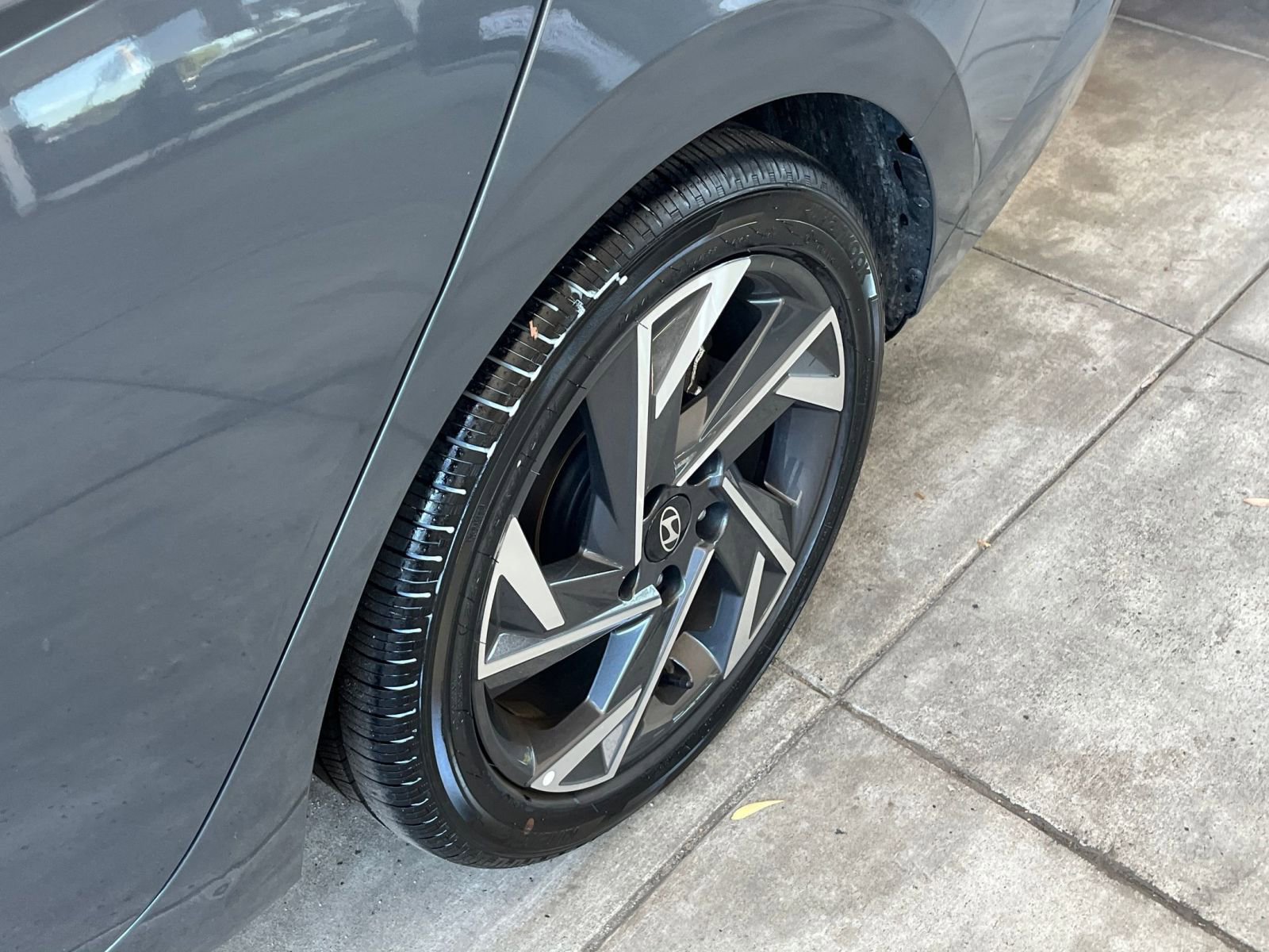 Used 2025 Hyundai Elantra Limited image 31