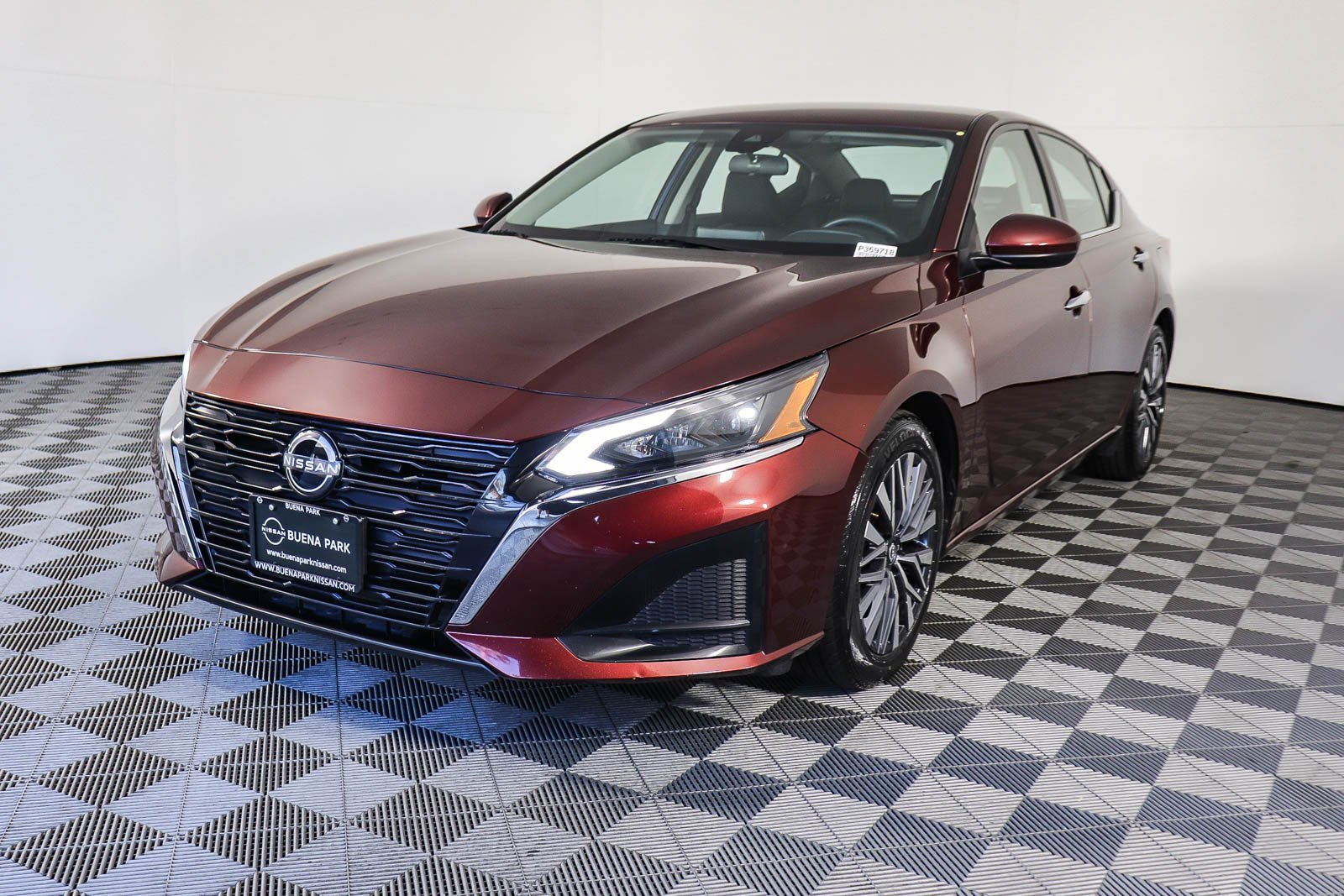 Used 2023 Nissan Altima 2.5 SV image 3