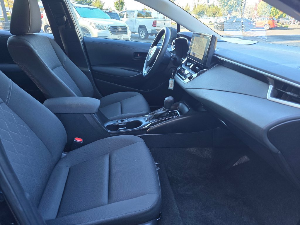 Used 2025 Toyota Corolla LE FWD image 5
