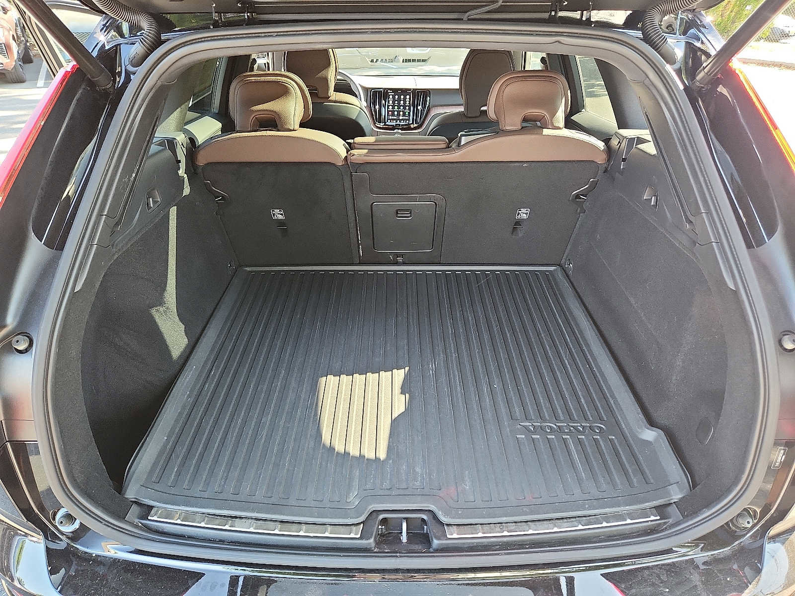 Used 2023 Volvo XC60 B5 Plus w/ Climate Package AWD/4WD image 26