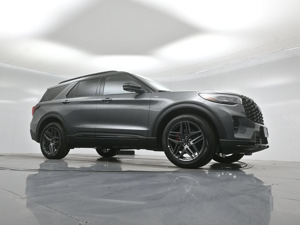New 2026 Ford Explorer ST-Line w/ ST-Line Street Pack RWD image 3