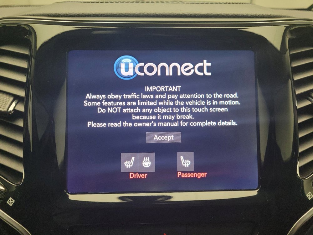 Used 2019 Jeep Cherokee Limited image 25