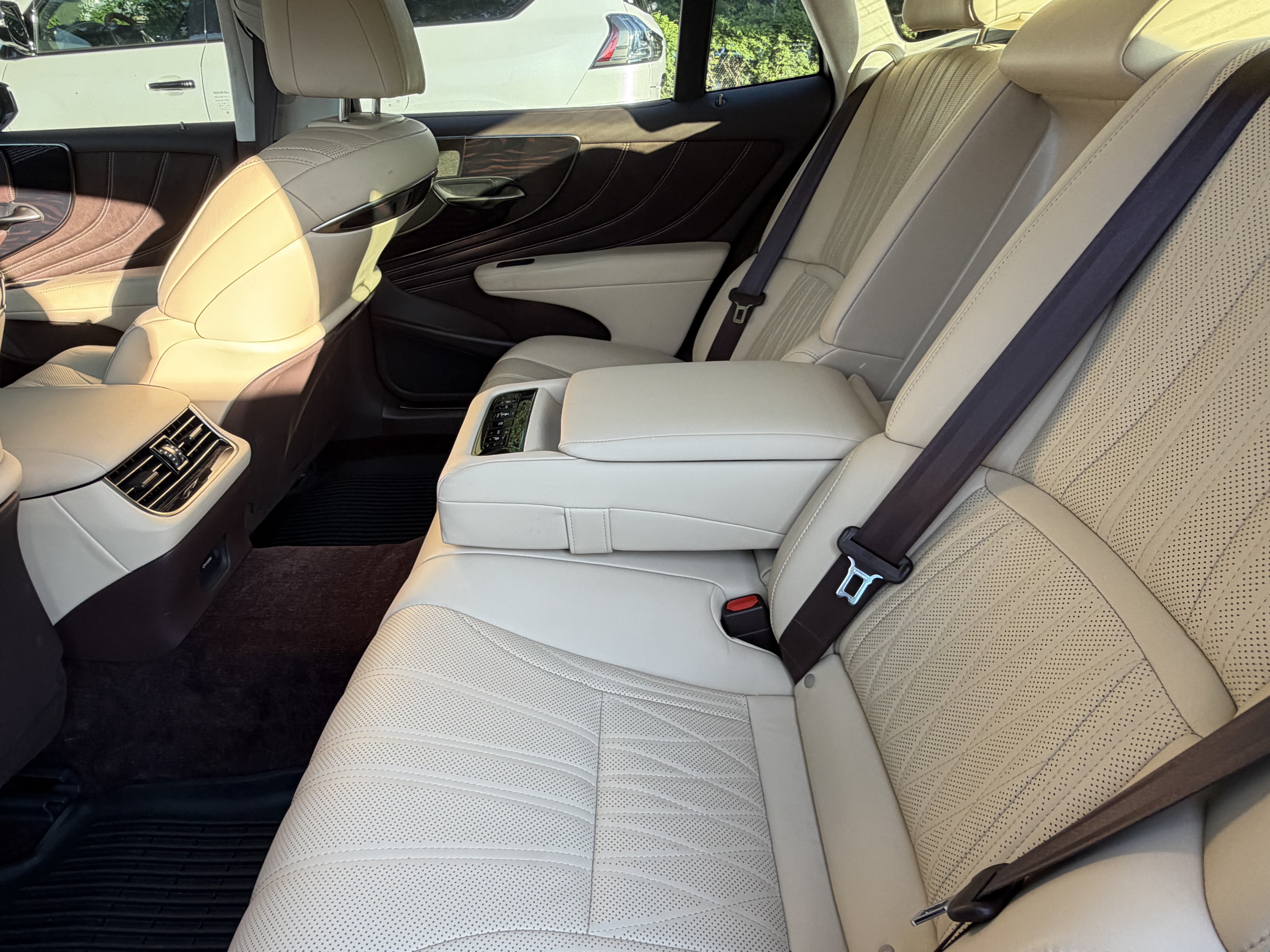 Used 2019 Lexus LS 500 w/ Interior Upgrade Package RWD image 32