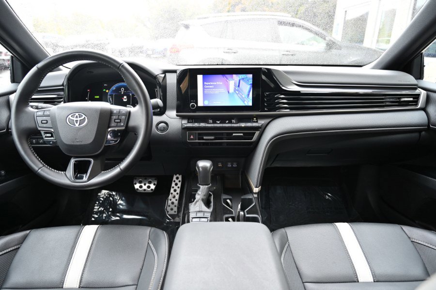 Used 2025 Toyota Camry SE image 11