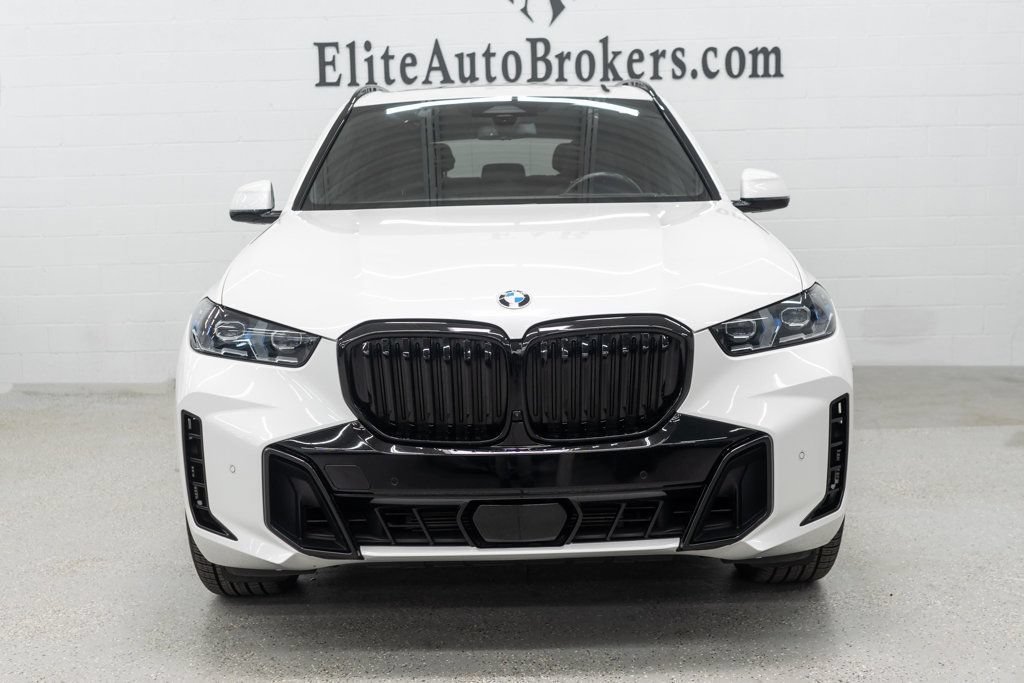 Used 2025 BMW X5 xDrive40i w/ M Sport Package w/ M Sport Package AWD/4WD image 2