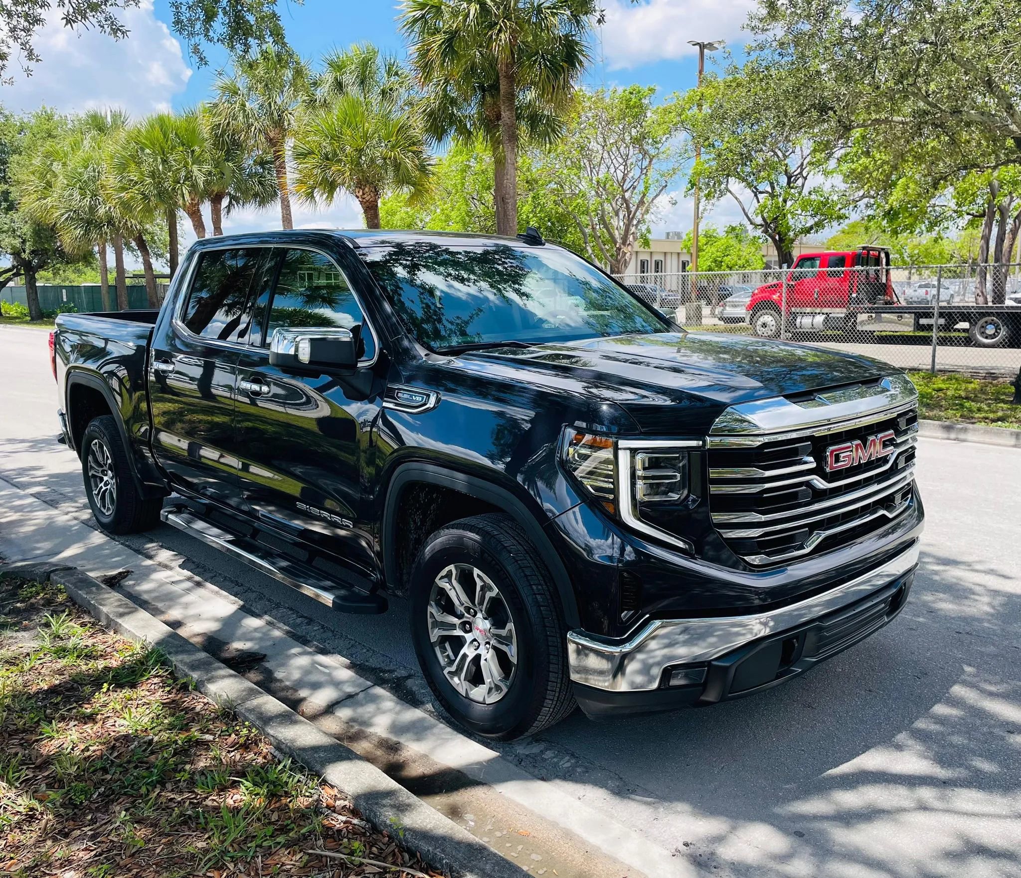 Used 2025 GMC Sierra 1500 SLT RWD image 8