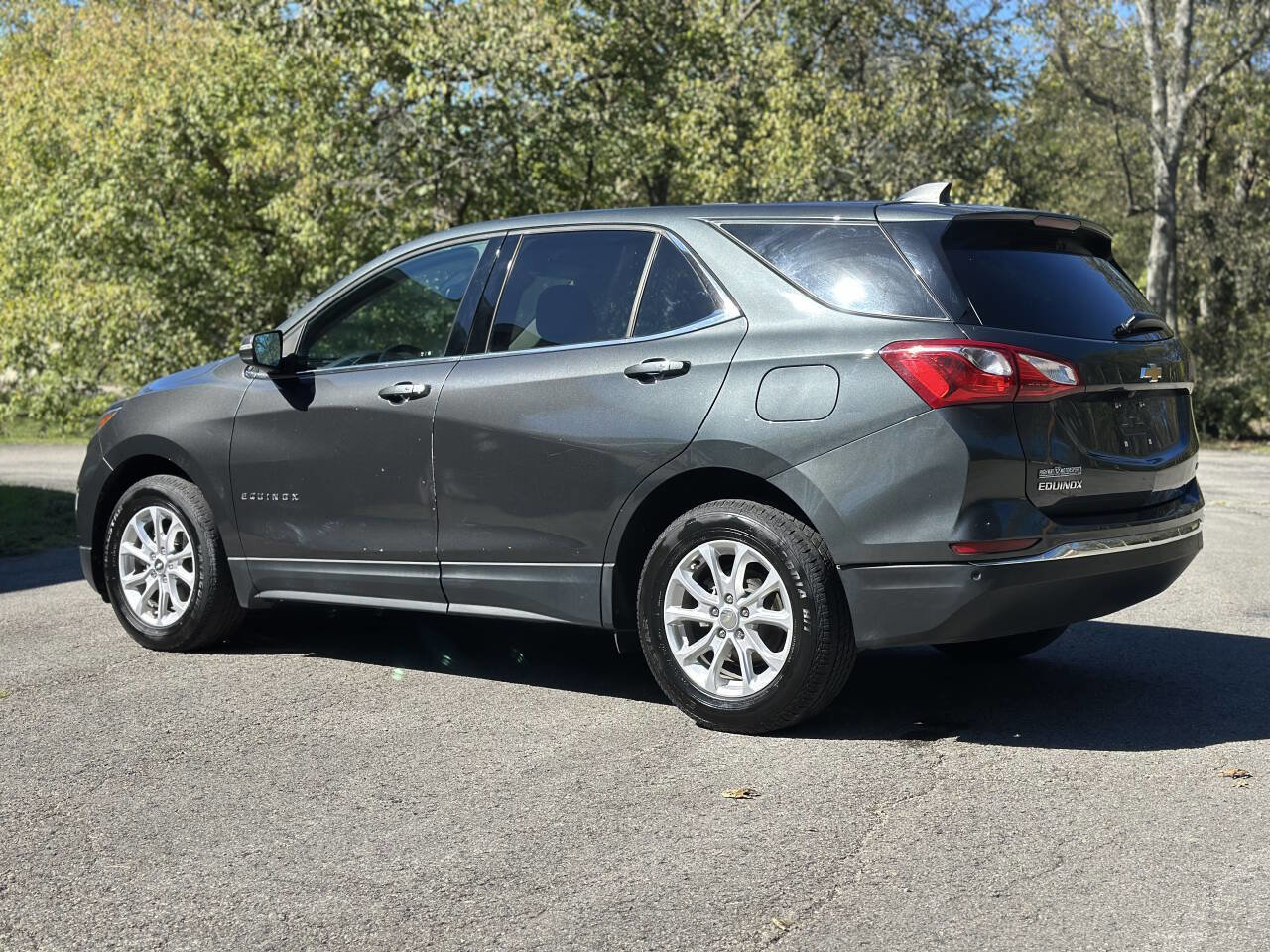 Used 2019 Chevrolet Equinox LT w/ Driver Convenience Package image 3