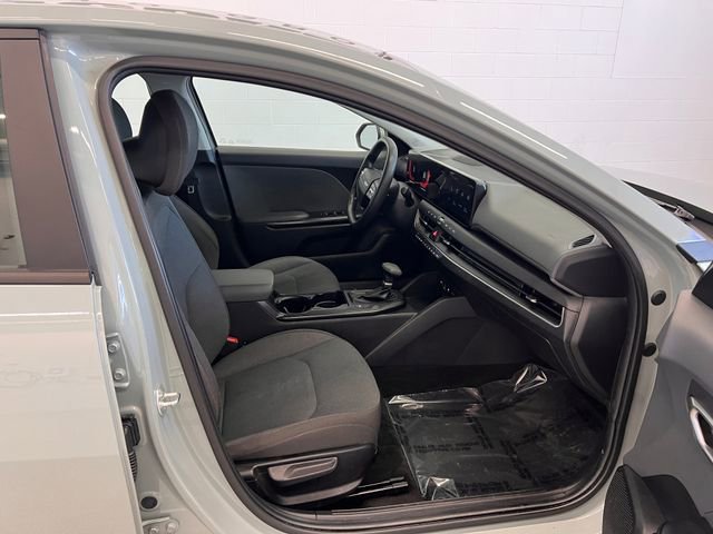 Used 2025 Kia K4 image 21