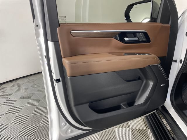 Certified 2025 Chevrolet Tahoe High Country AWD/4WD image 17