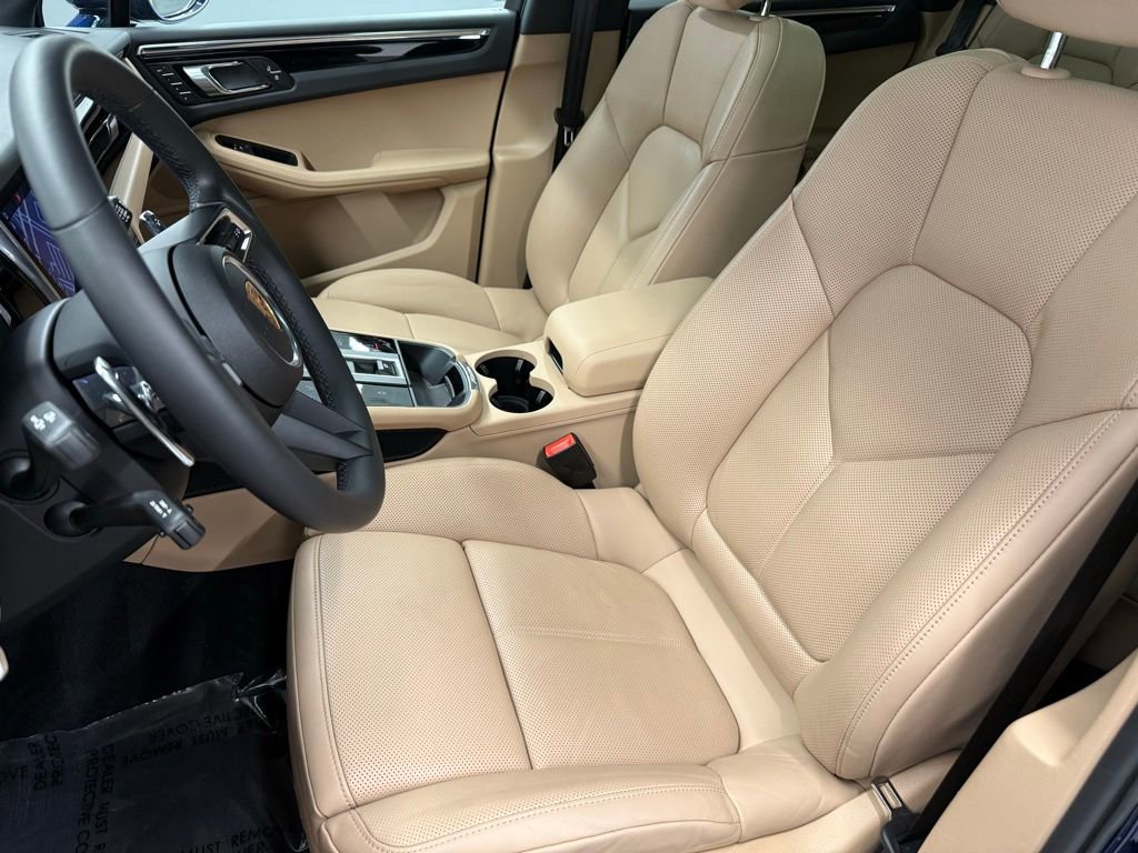Used 2025 Porsche Macan image 5