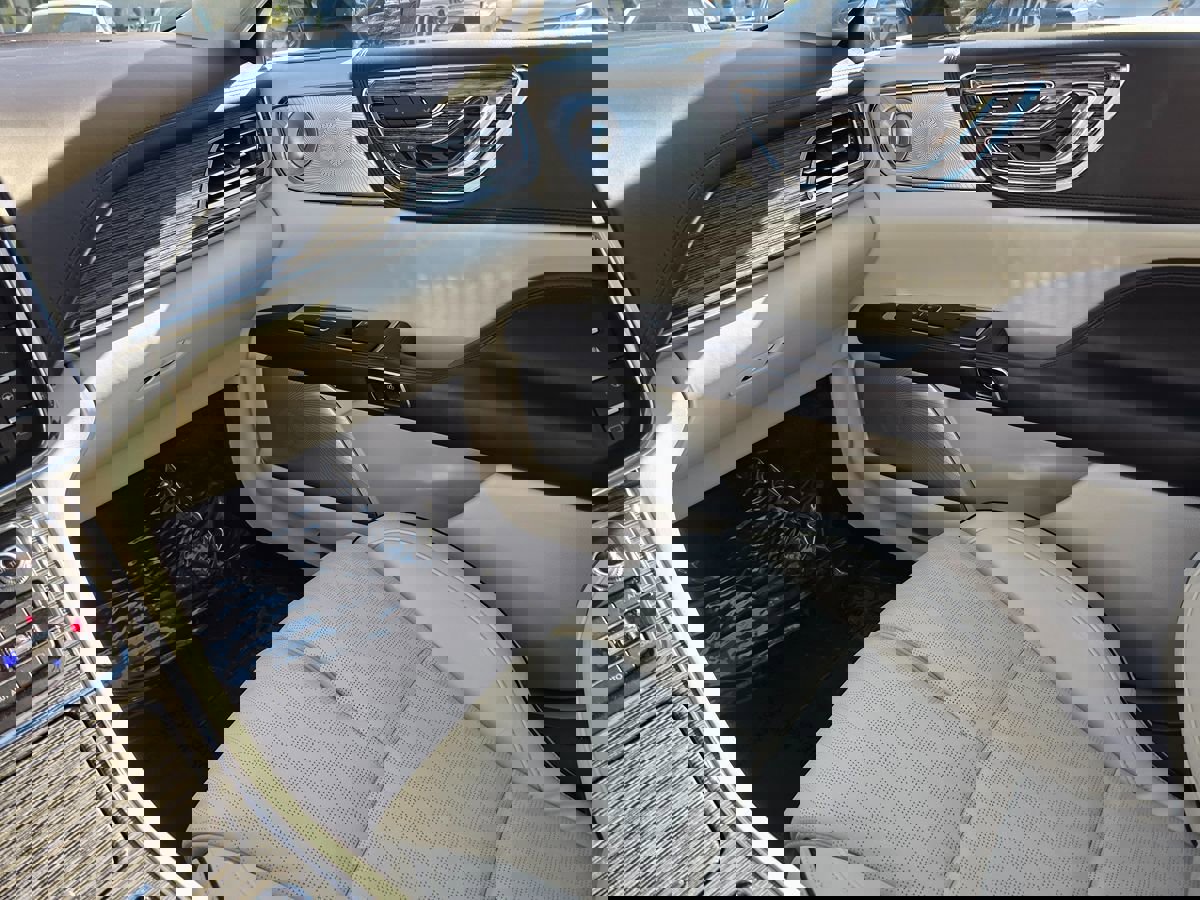 Used 2017 Lincoln Continental Black Label w/ Rear-seat Package image 37