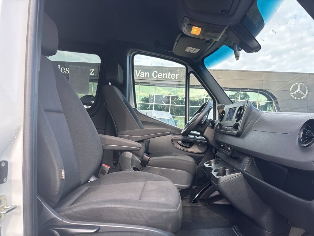 Used 2024 Mercedes-Benz Sprinter 2500 image 30