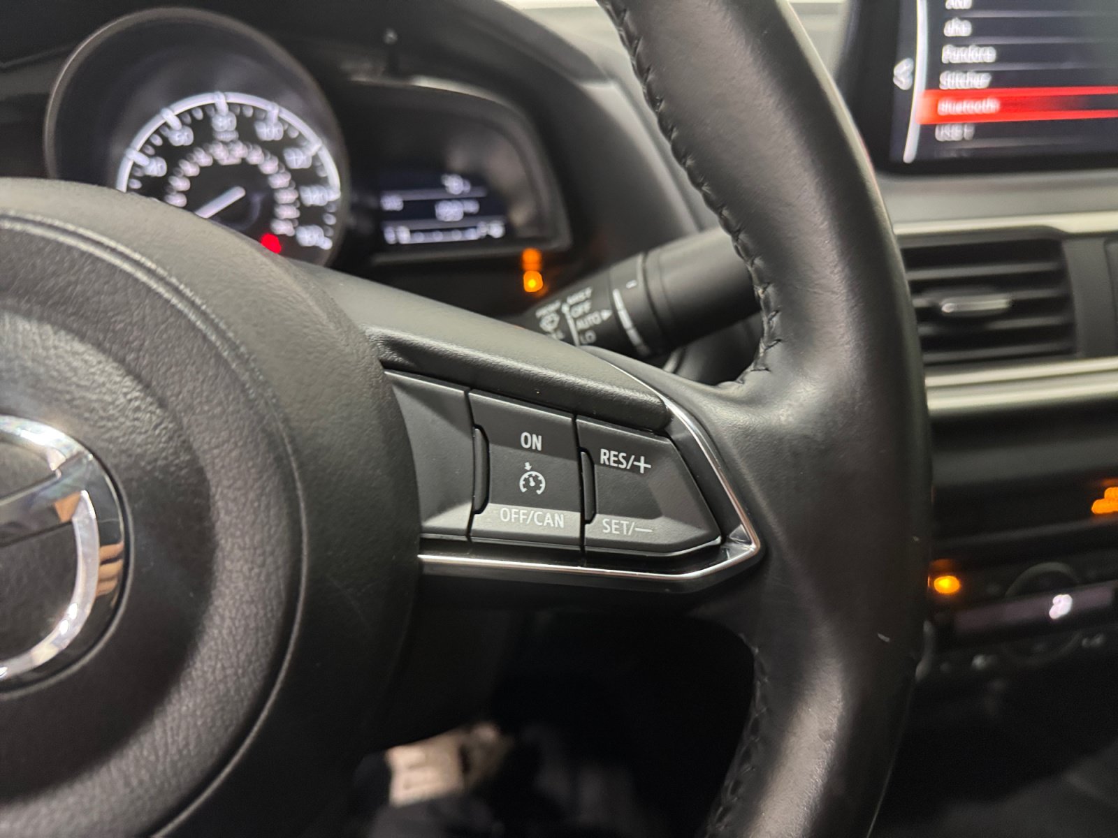 Used 2018 MAZDA MAZDA3 Touring FWD image 22