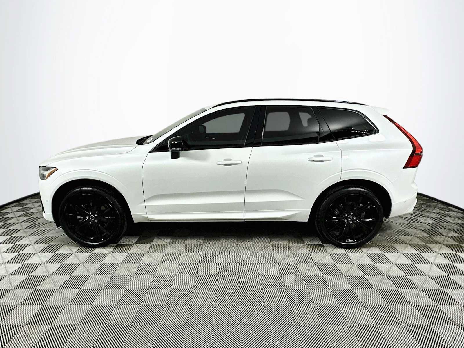 New 2026 Volvo XC60 B5 Ultra w/ Climate Package PRO AWD/4WD image 4