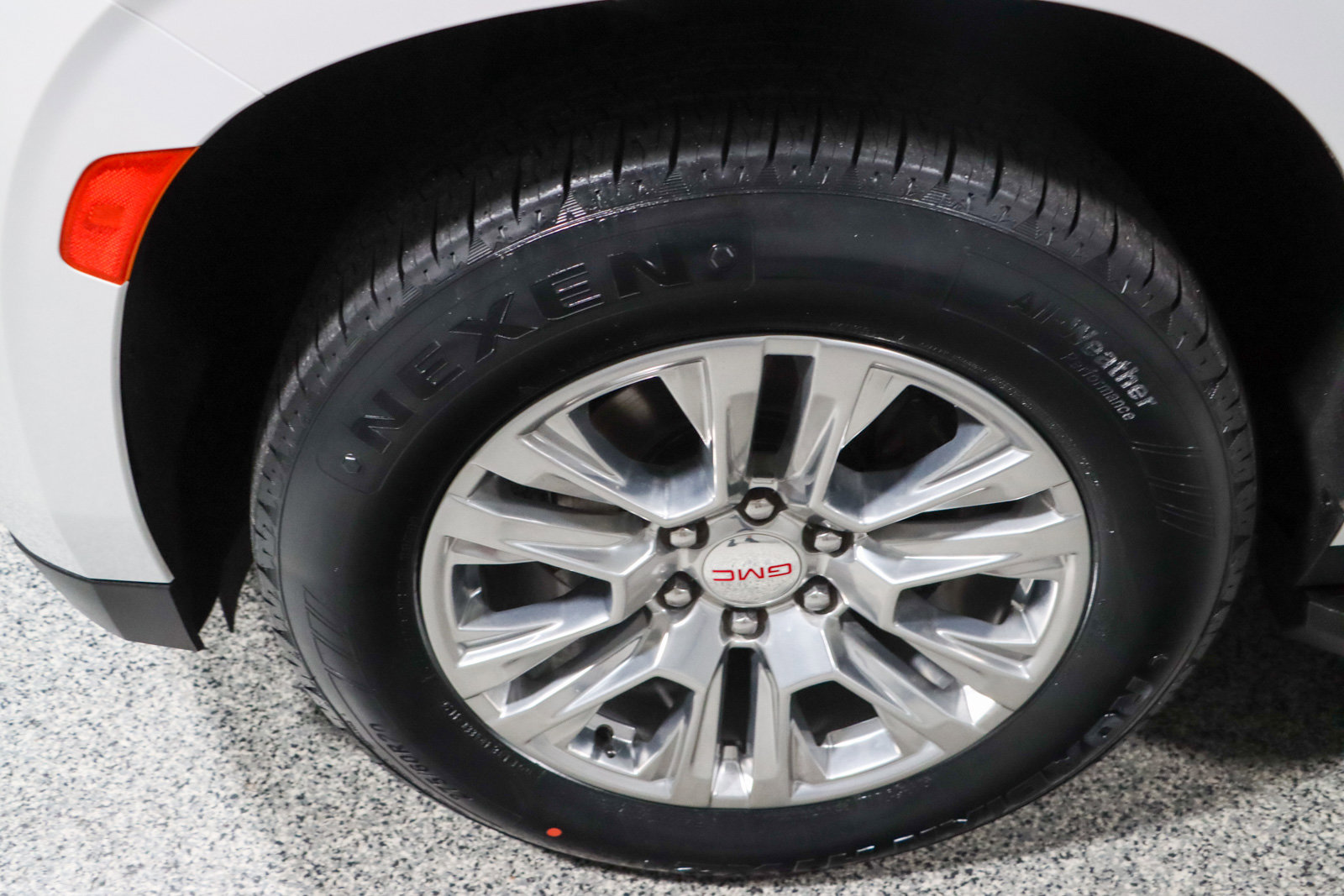 Used 2023 GMC Yukon Denali AWD/4WD image 11