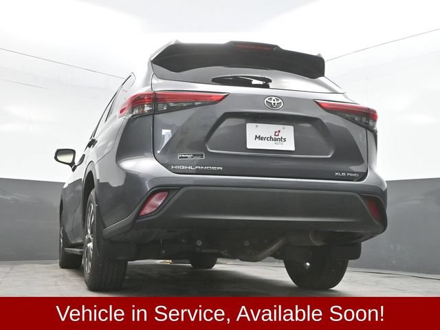 Used 2023 Toyota Highlander XLE AWD/4WD image 47