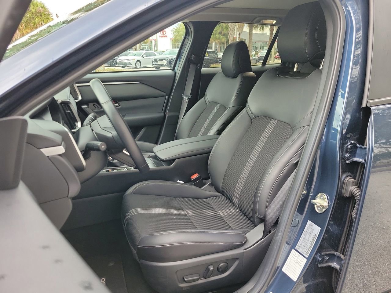 Used 2025 MAZDA CX-50 AWD 2.5 S w/ Premium Package image 16