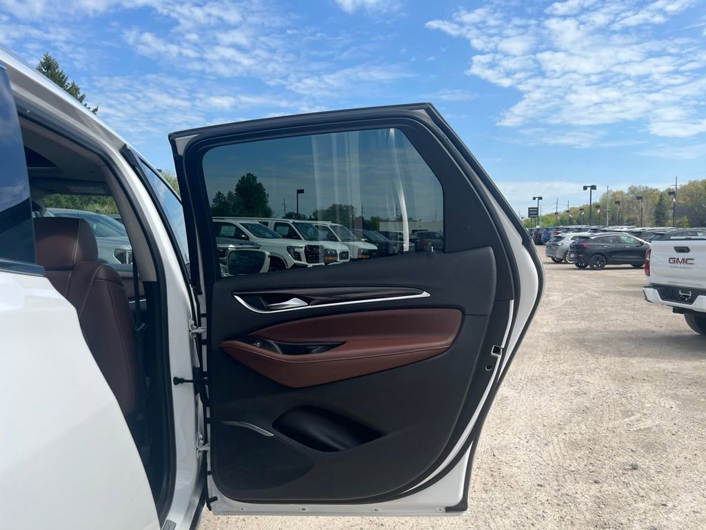 Used 2020 Buick Enclave Avenir w/ Avenir Technology Package AWD/4WD image 29