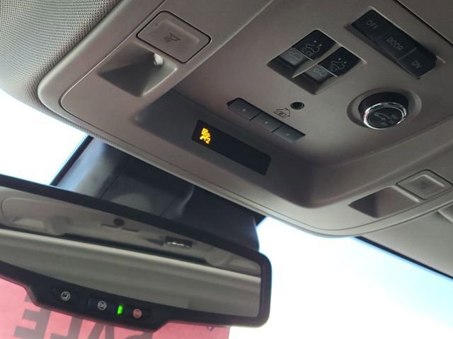 Used 2018 Chevrolet Suburban Premier image 26